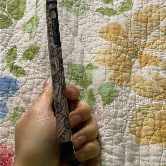 Iphone 11 case - Picture 2 of 3